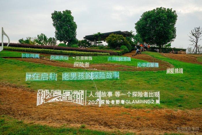 中兴+吴京,友商终于绷不住了。