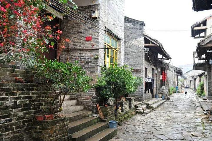 孕妇凌晨雪中突感不适，消防员火速救援护送就医